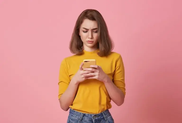 messaging misunderstanding friends smartphone real life