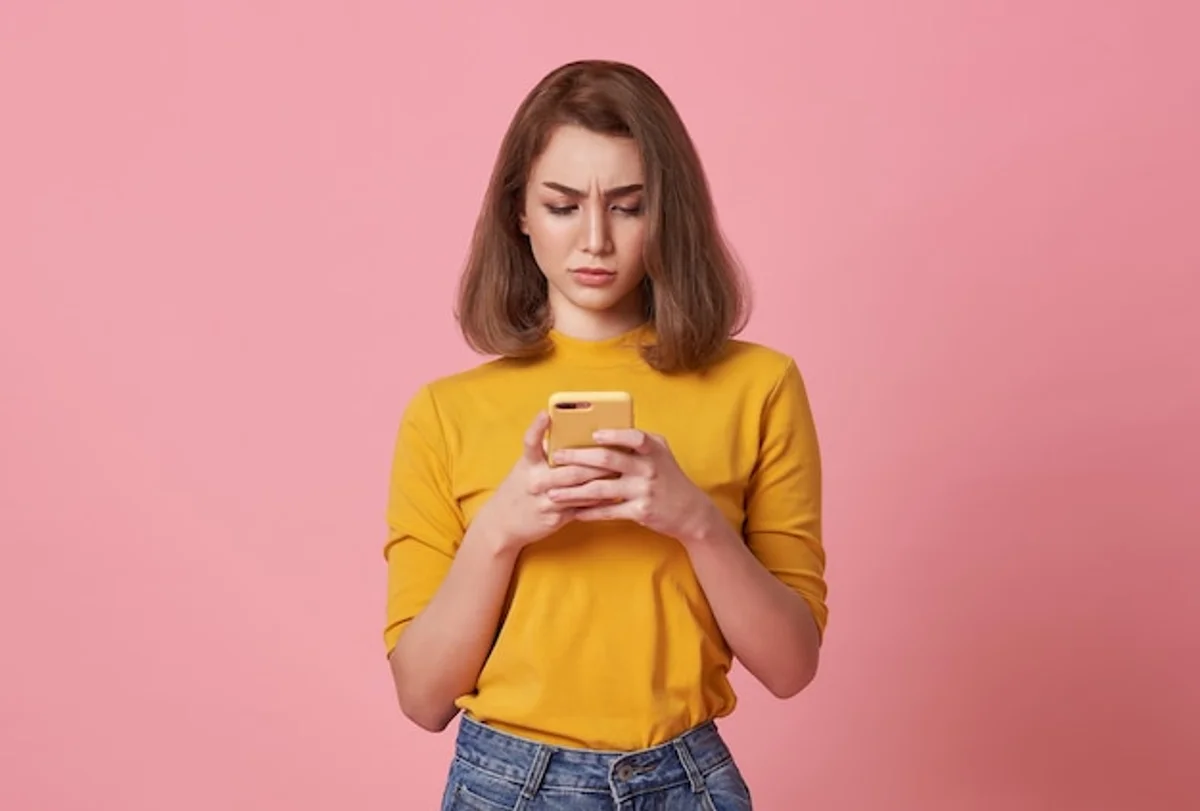messaging misunderstanding friends smartphone real life