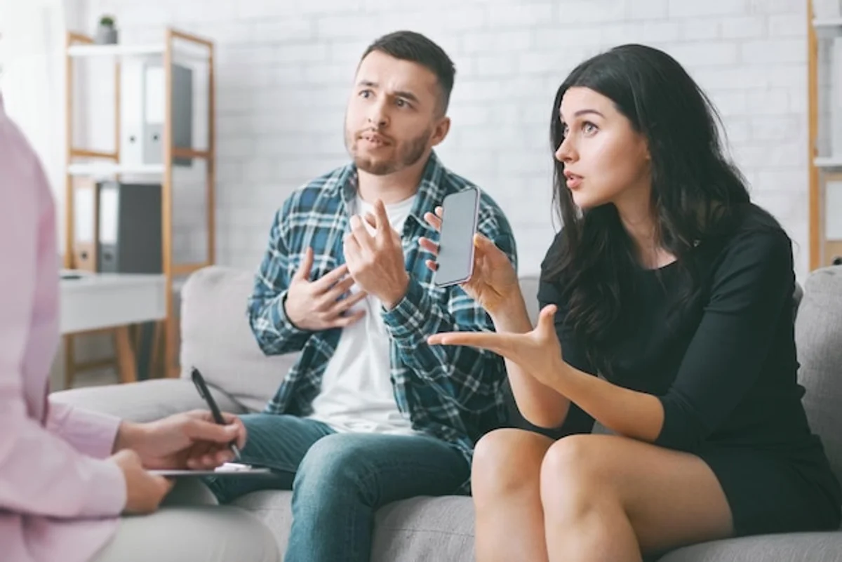mobile chat misunderstanding friends argument