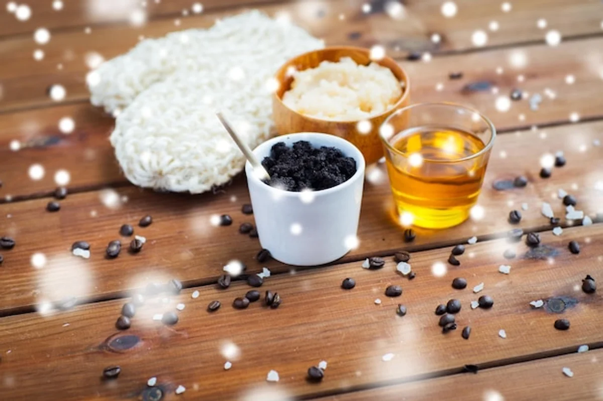 honey as natural lip care winter