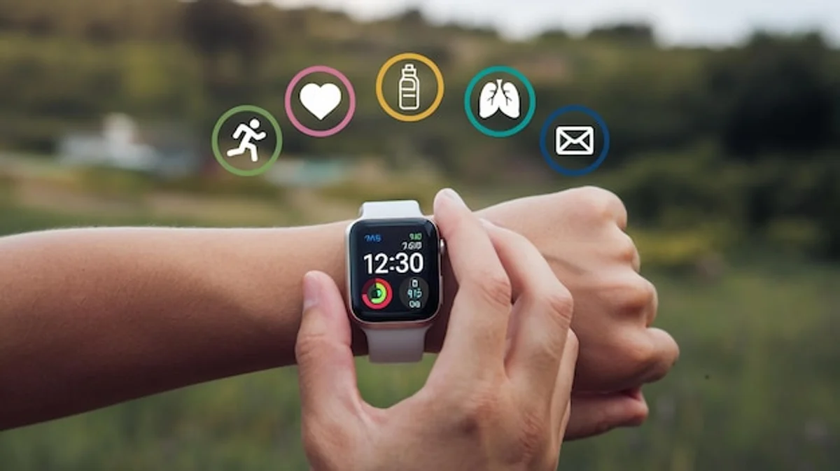 fitness tracker and smartwatch comparison on wrist