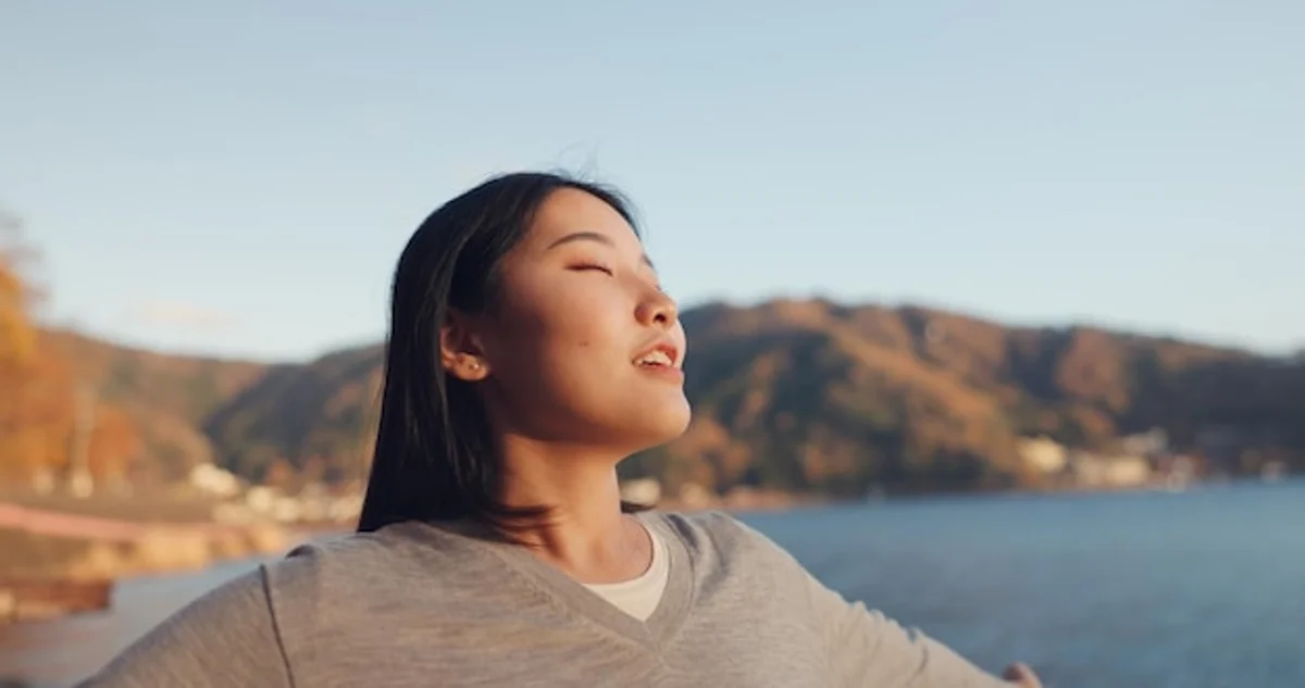 happy traveler beach breathing mindful