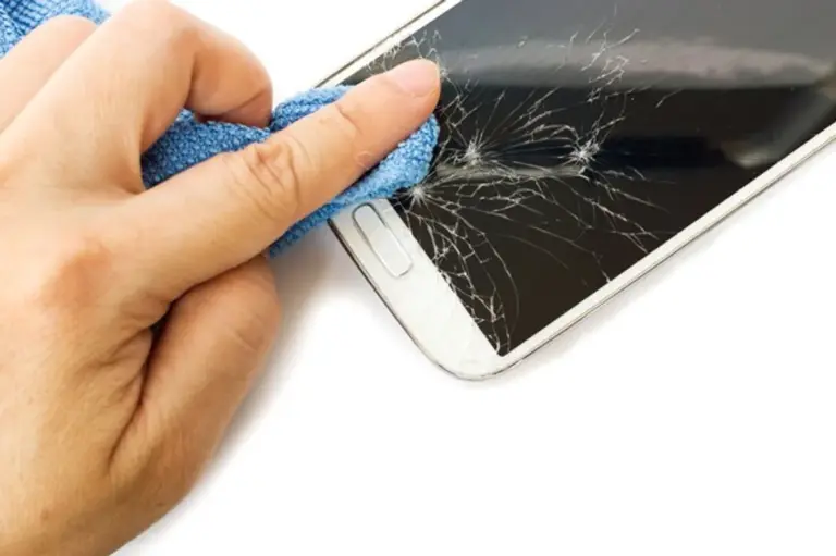damaged smartphone screen cleaning