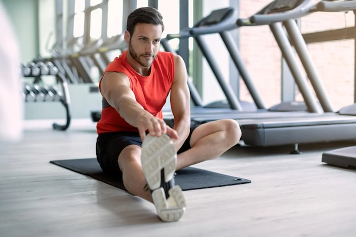 athlete warming up gym dynamic stretching