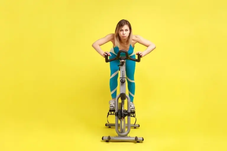 motivated woman HIIT workout home stylish