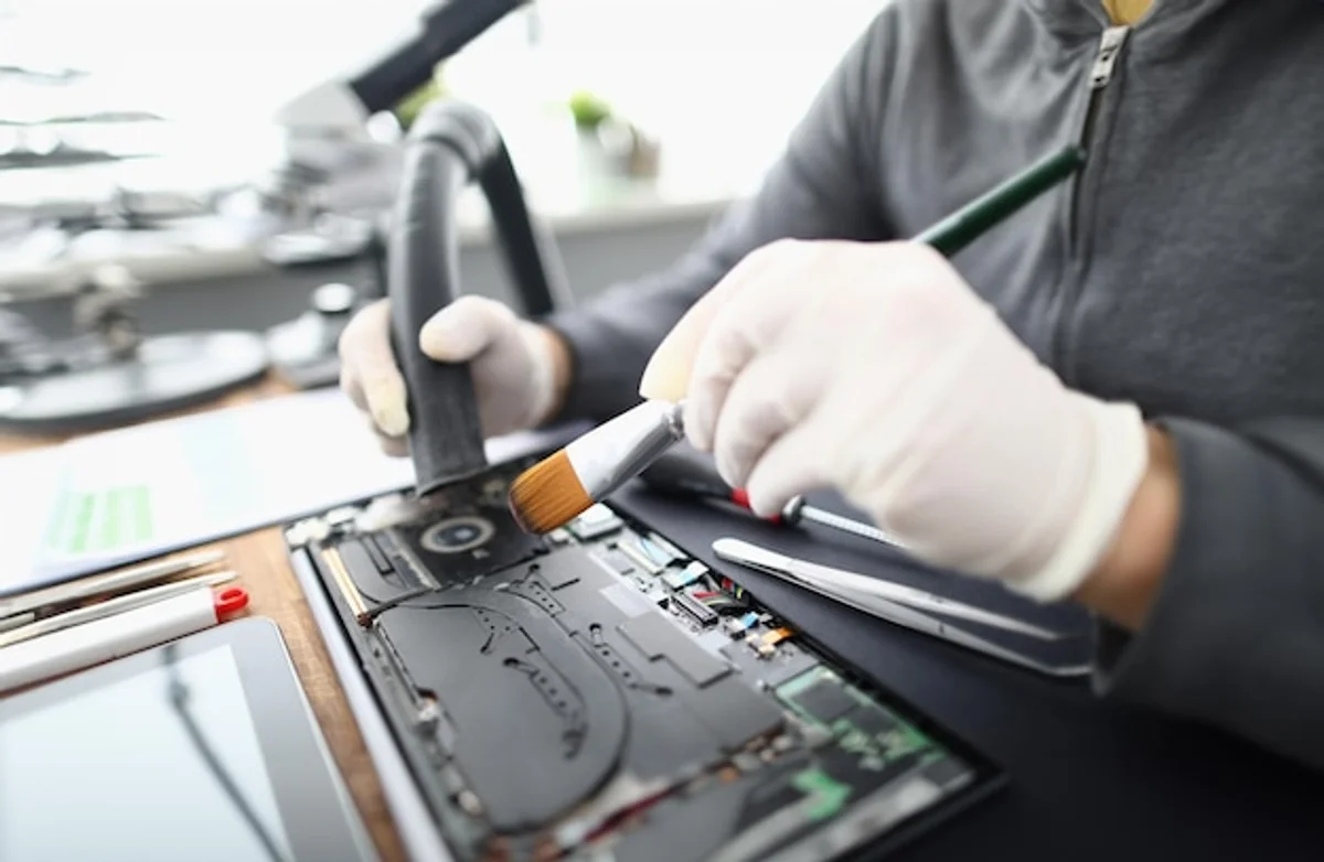 technician repairing smartphone overheated