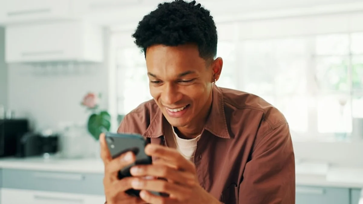 modern smartphone texting flirty signals