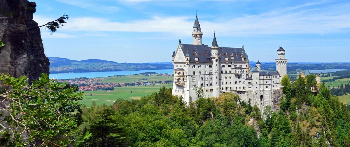 elderly group park small backpack easy travel tips germany