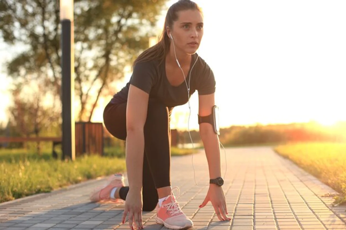 runner correct posture city park sunrise