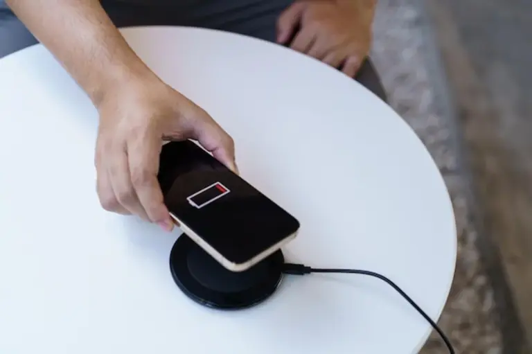 wireless charging station modern lifestyle Germany