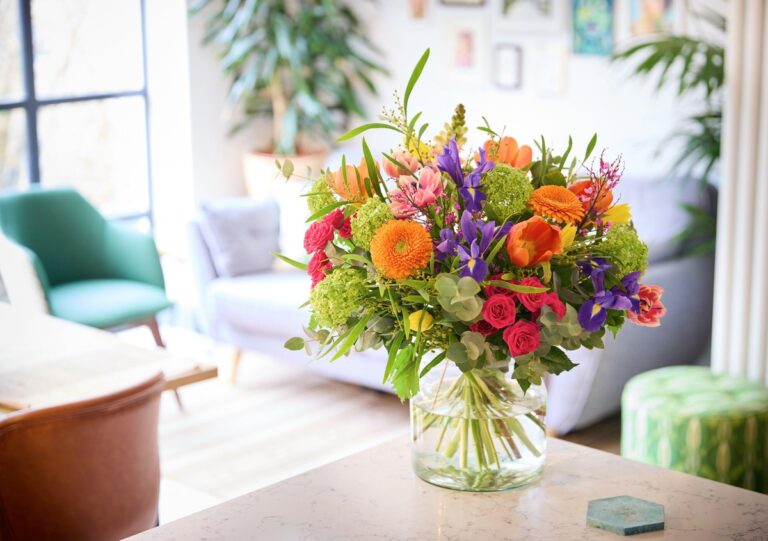 Essigwasser im Blumenvase: Wie Schnittblumen 3x länger halten