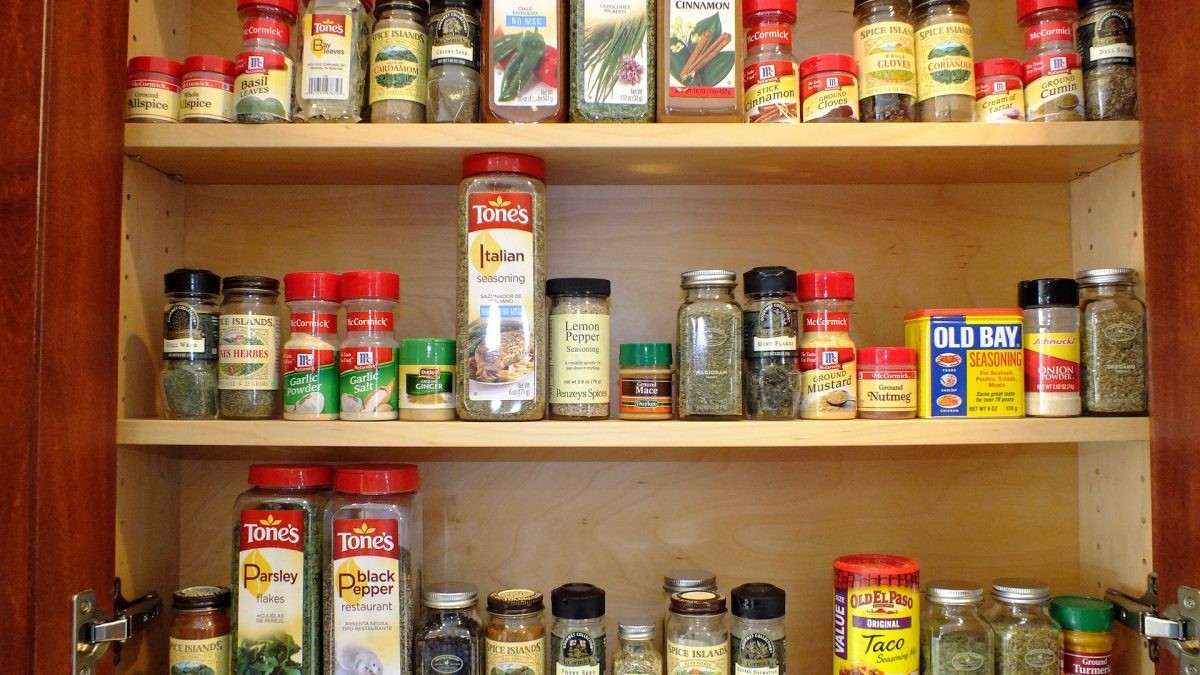 Lorbeerblatt ins Mehl: Der 100 Jahre alte Trick gegen Speisekammerschädlinge - image 2