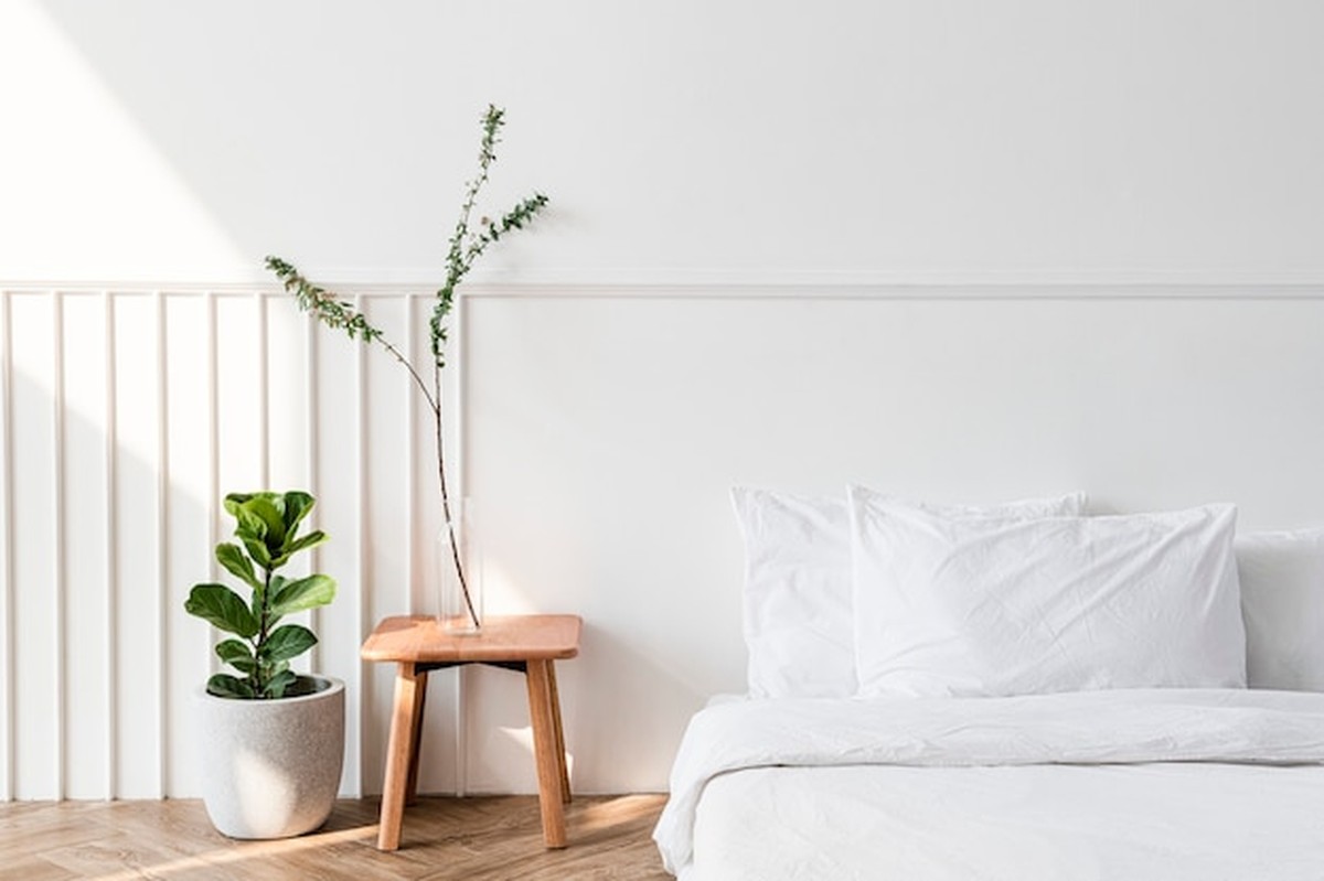 Minimalistische Schlafzimmer: Wie Weniger zu besserem Schlaf führt