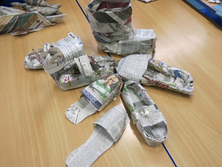 Zeitungspapier im Schuh: Warum Schuster diesen Kniff seit 100 Jahren nutzen