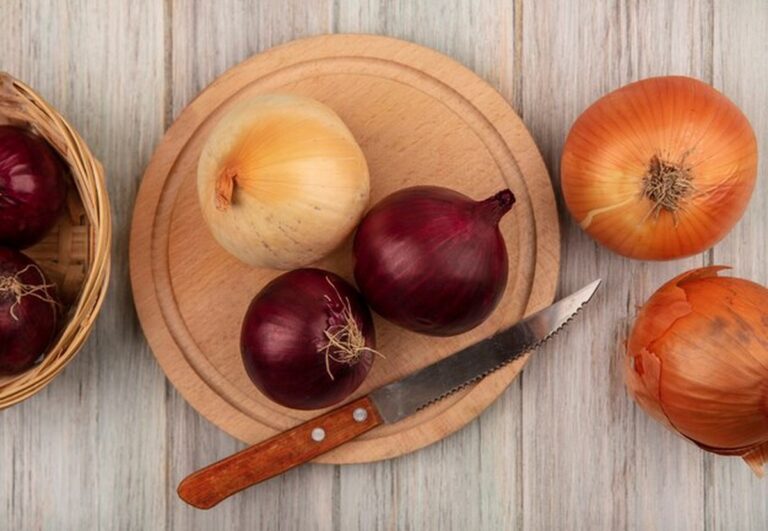 Zwiebelsaft auf Holzmöbeln: Das italienische Politur-Geheimnis