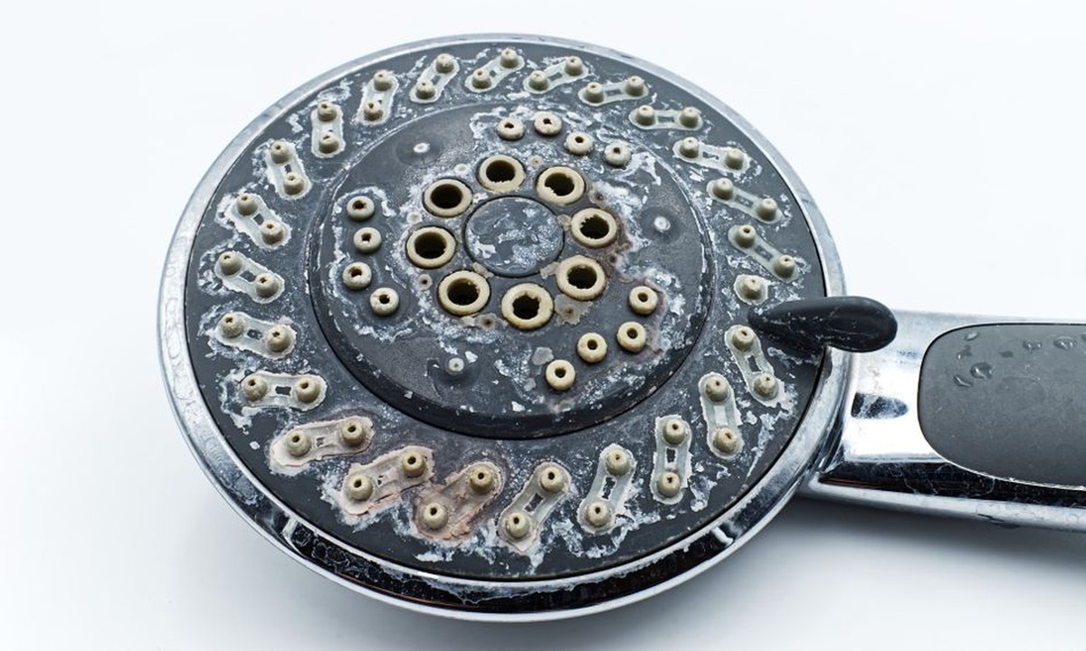 Essig-Sprüher gegen Kalk – Warum teure Entkalkungsmittel obsolet sind - image 1