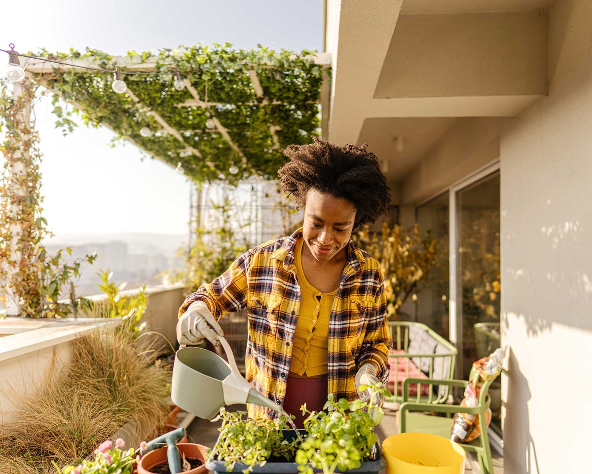 Gärtner warnen: Diese 3 Fehler beim Gießen zerstören jeden Balkon - image 1