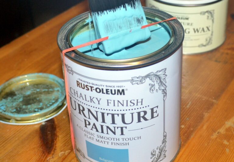 Gummiband um die Farbdose – die vergessene Lösung gegen Tropfen