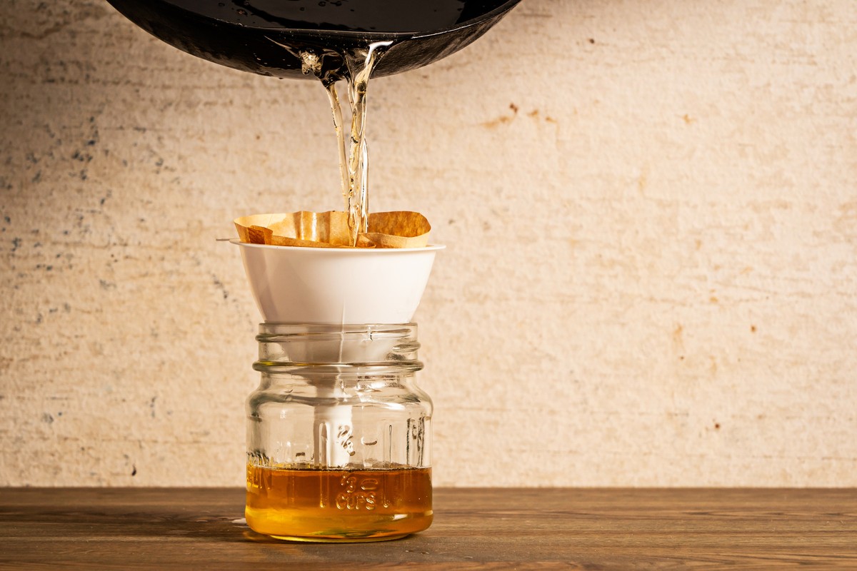 Kaffeefilter statt Küchenrollen: Wie Profis Fett wirklich sparen - image 2