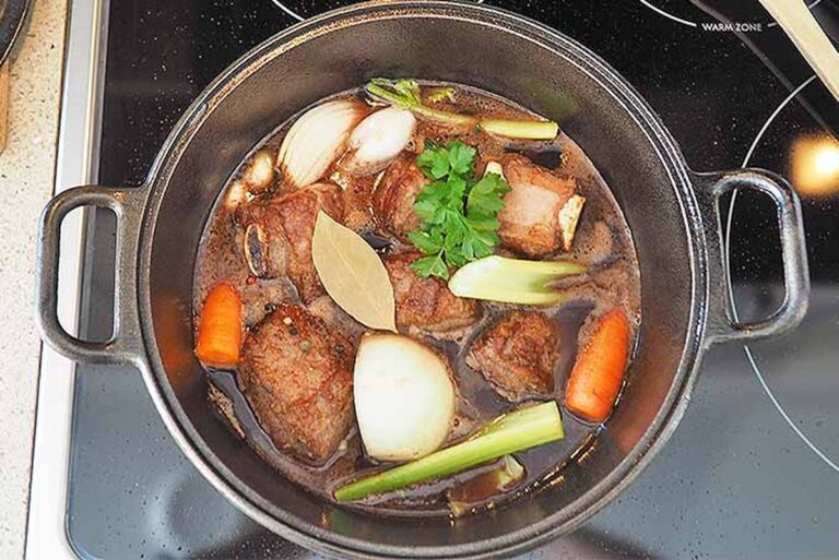 Lorbeerblatt ins Mehl: Der 100 Jahre alte Trick gegen Speisekammerschädlinge