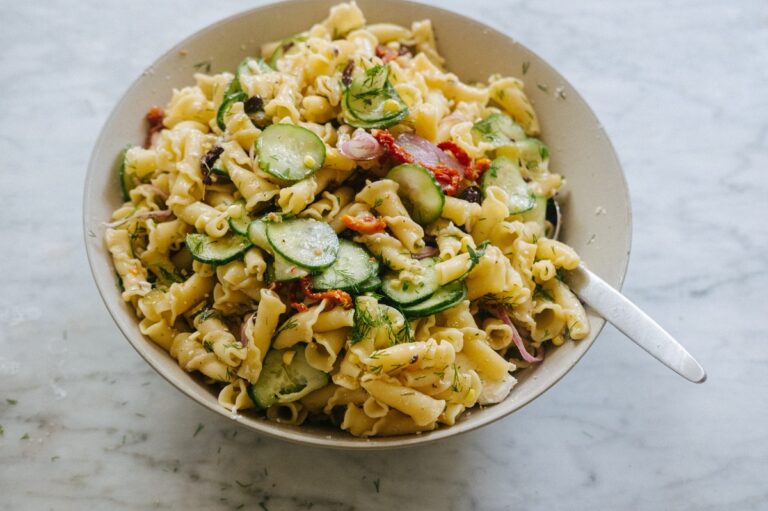 Warum Köche immer Essig ins Nudelwasser geben – das Geheimnis