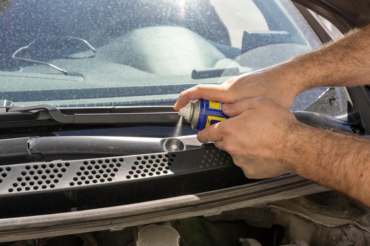 WD-40 auf dem Fensterrahmen – was Handwerker Ihnen nicht sagen