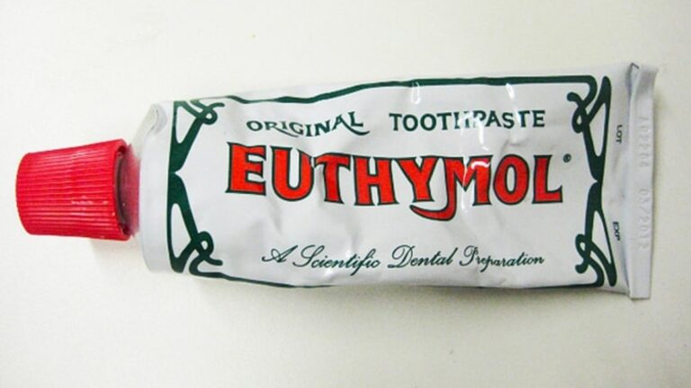 Zahnpasta auf Edelstahl-Kratzer: Das Geheimnis der Möbelpolitur im Miniformat