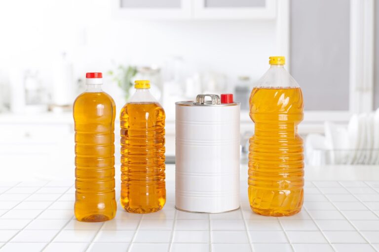 Altöl auf dem Unkraut: Der natürliche Weg zum pflegeleichten Garten