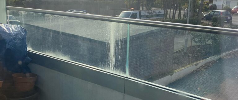 Backpulver auf dem Balkon: Warum Gärtner es vor Schneefall streuen