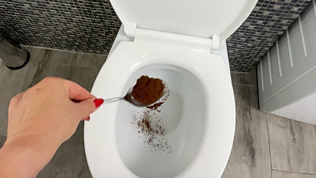 Kaffeesatz in der Toilette: Warum Klempner das jeden Monat empfehlen - image 1