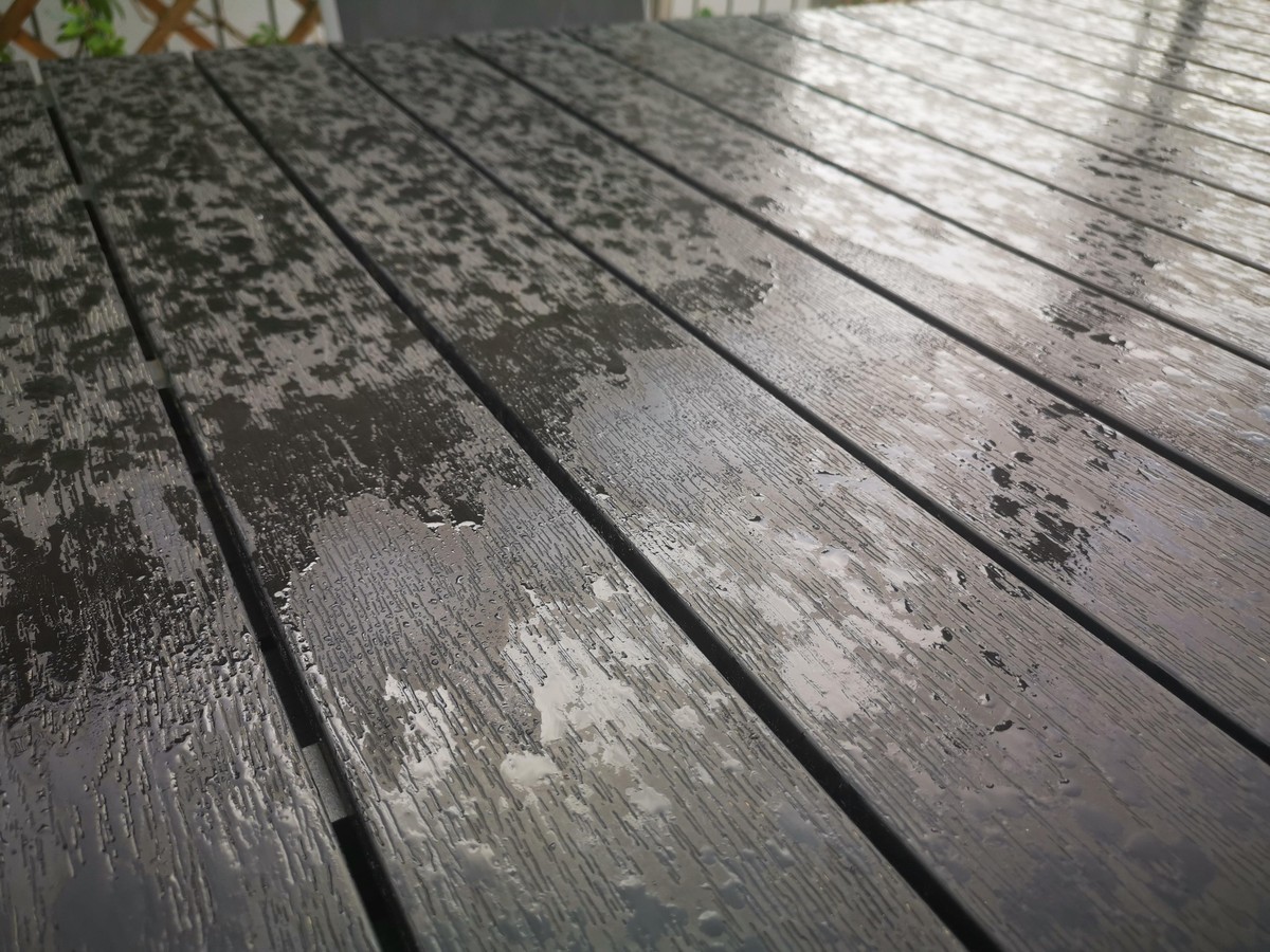 Kerzenwachs auf Möbeln: Dieser 30-Sekunden-Trick macht sie unsichtbar - image 2