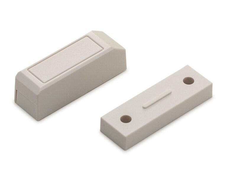 Magnete an Fensterrahmen anbringen: Der vergessene Trick gegen Zugluft