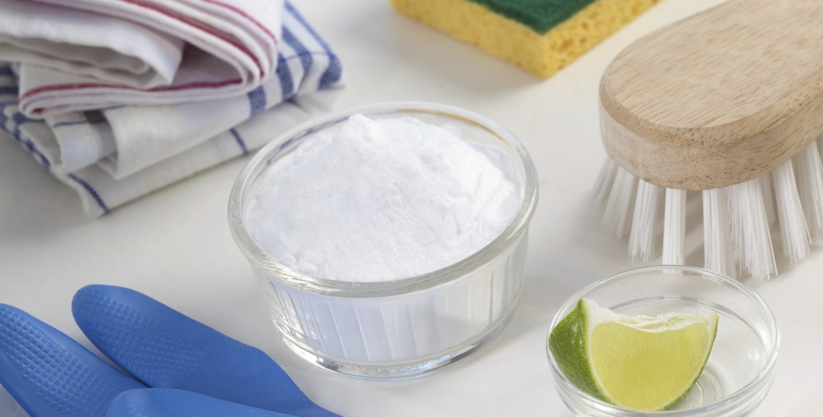 Salzwasser für Fensterrahmen: Die alte Gärtner-Methode gegen Schimmel - image 2