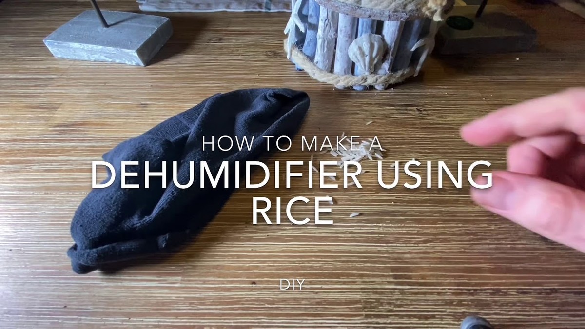 Socke voller Reis im Schrank: Das alte Geheimnis gegen Feuchtigkeit - image 1