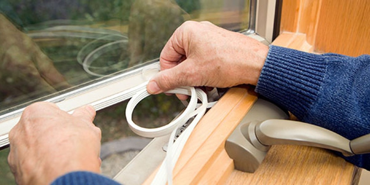 Transparentfolie über die Fensterrahmen: Der alte Trick gegen Zugluft im Winter - image 2