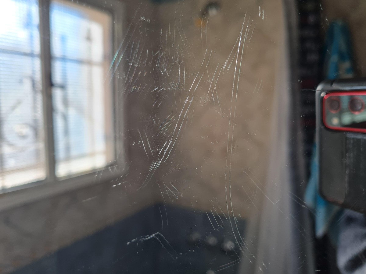 Zahnpasta auf dem Spiegel? So werden Kratzer unsichtbar - image 1