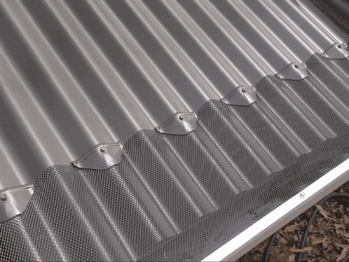 Dachdecker warnen: Diesen Fehler machen 9 von 10 Hausbesitzern beim Dachrinnenreinigen - image 2