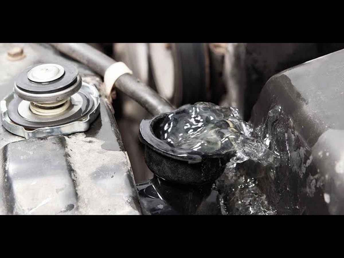 Essig hinter die Heizung – der 40-Jahre-alte Trick gegen Kalkflecken