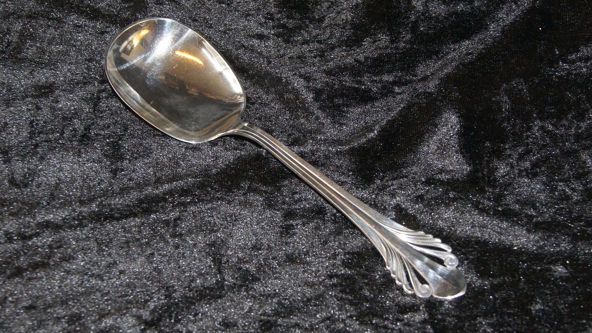 Kartoffelschale poliert Silber besser als jedes teure Mittel