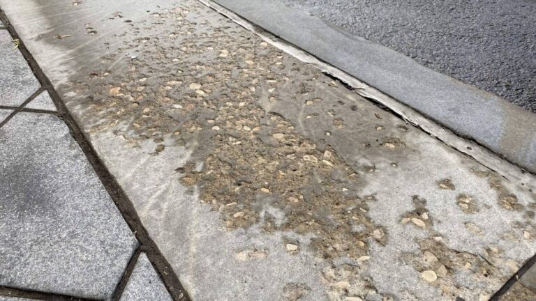Salzstreuung auf der Terrasse: Warum Profis das im Winter vermeiden
