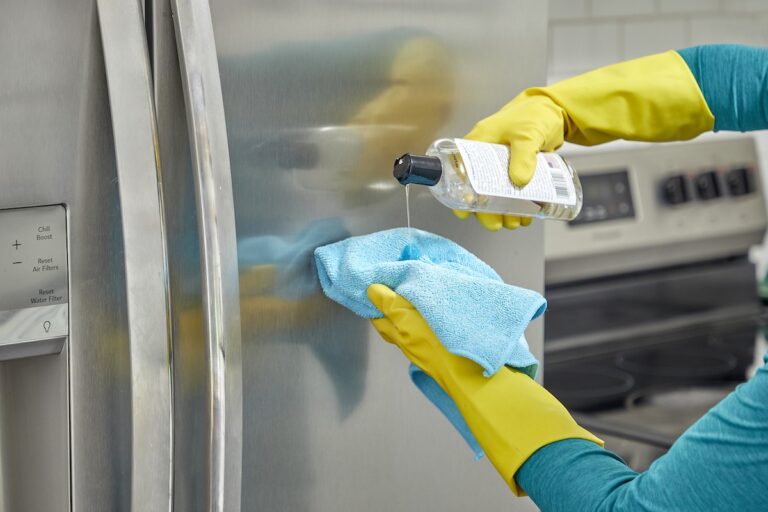 Zahnpasta auf Edelstahl – die unerwartete Lösung für Fingerabdrücke