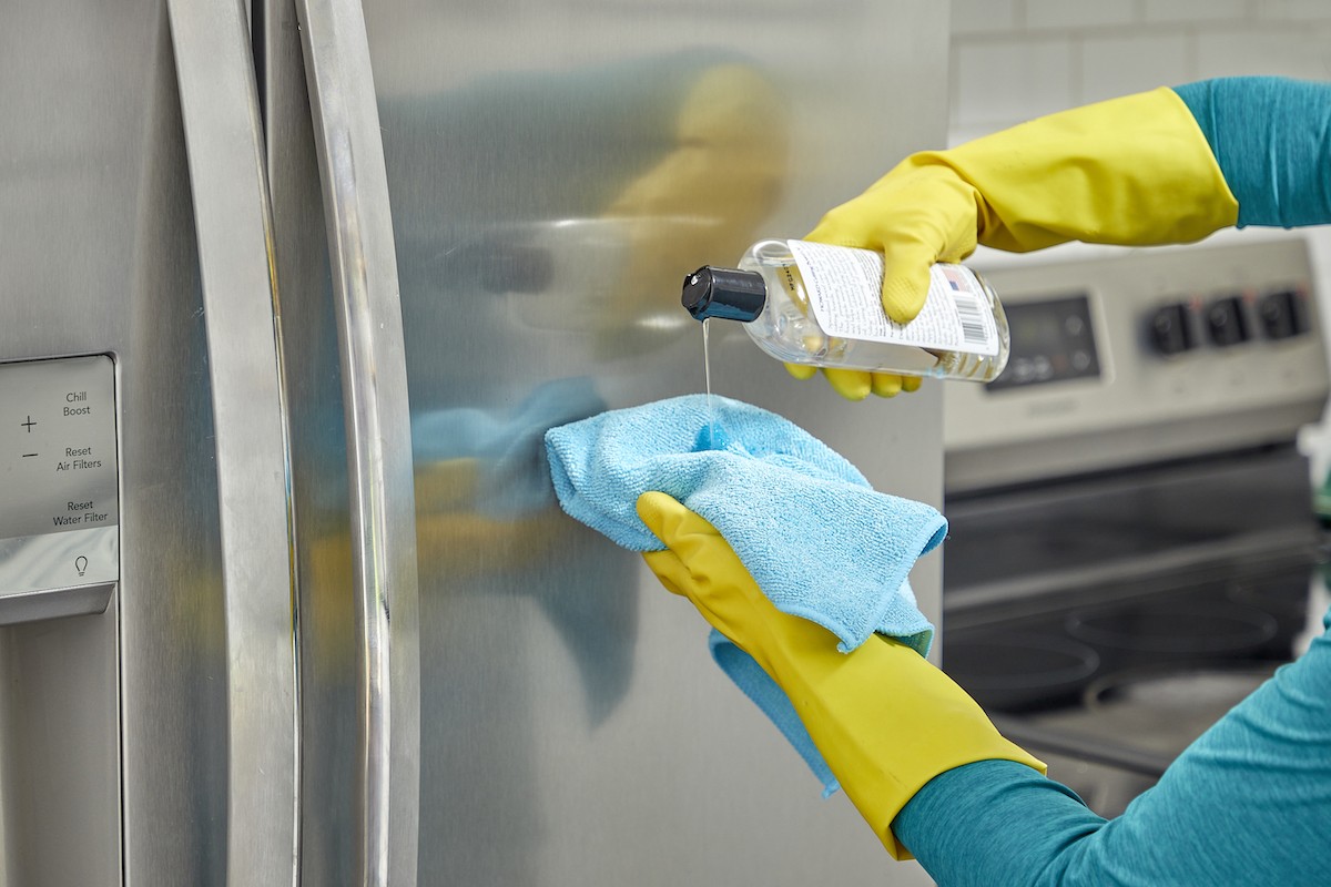 Zahnpasta auf Edelstahl – die unerwartete Lösung für Fingerabdrücke