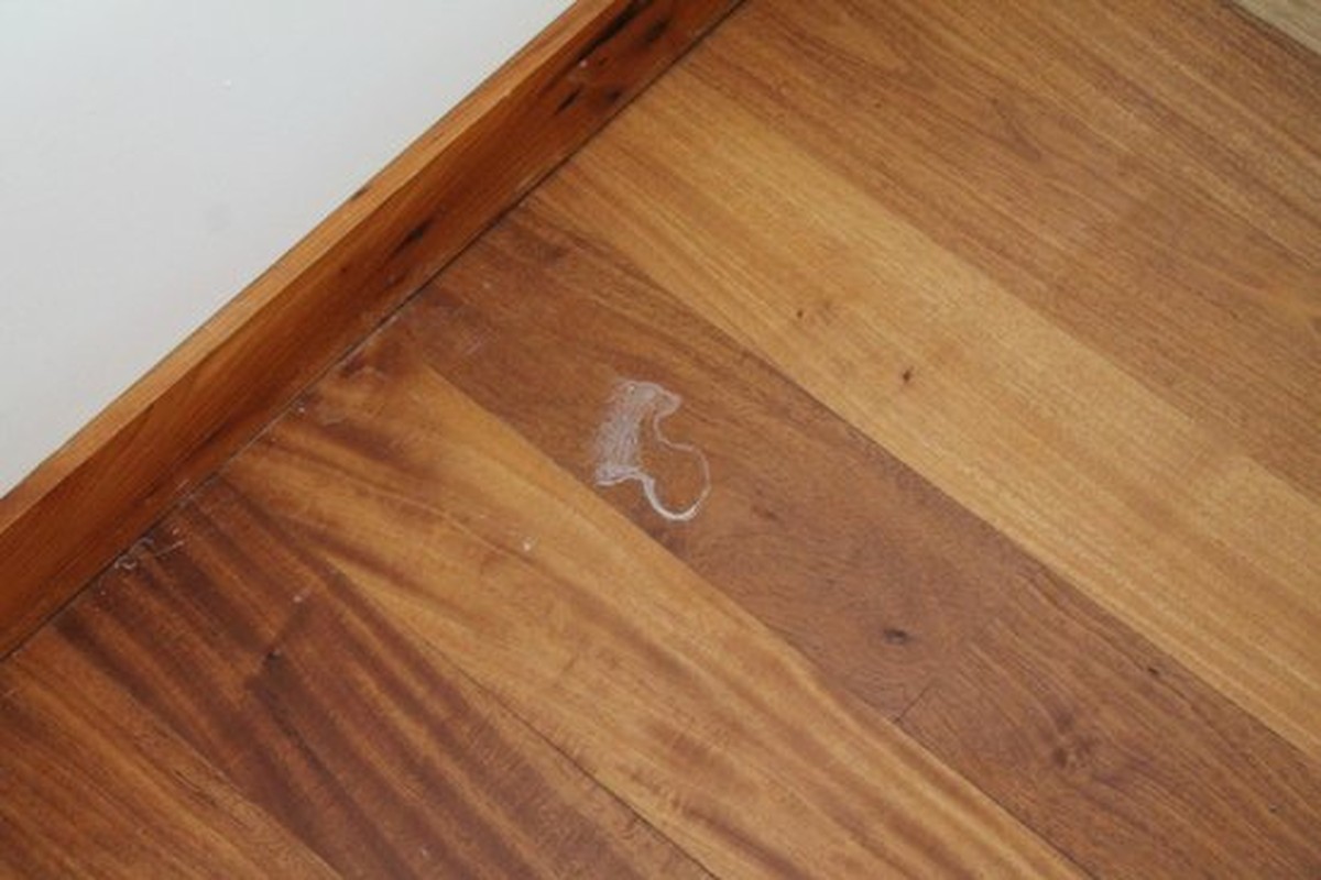 Zahnpasta auf Kratzer im Parkett? Der Trick, den Handwerker kennen - image 2