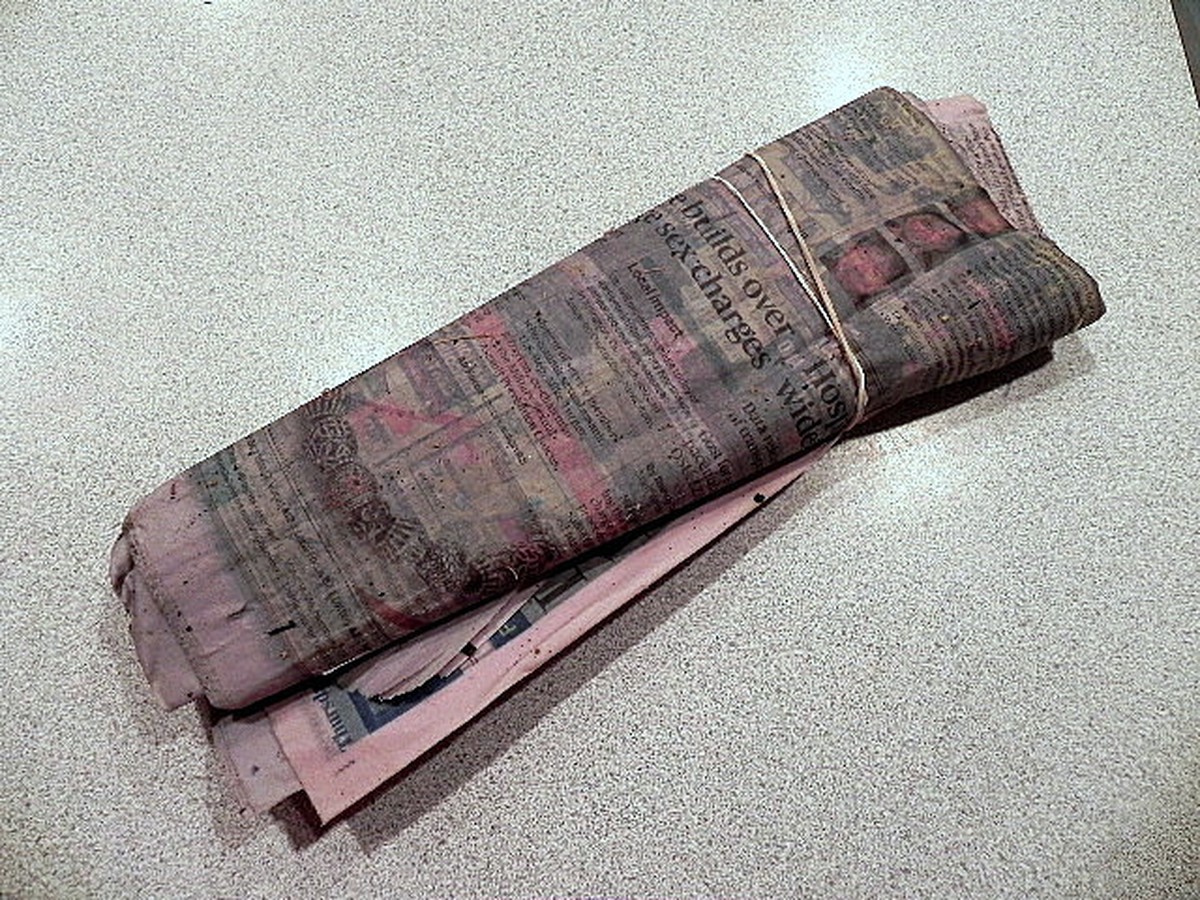 Zeitung unterm Bett: Das alte Geheimnis gegen Feuchtigkeit und Schimmel